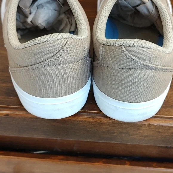 Nike Men's Beige and White skateboard Sneakers - Picture 7 of 7